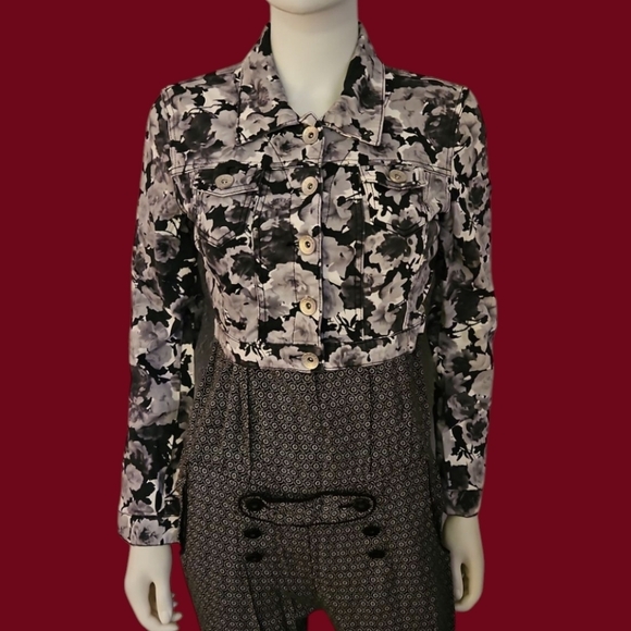 3/$30 AUTHENTIC 579 JEANSWEAR Floral Camouflage Midriff Cropped Baddie Jacket - Picture 1 of 7